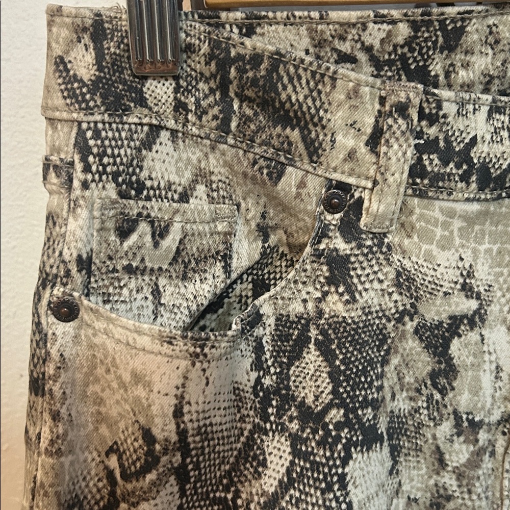 Soho Beige and Brown Snakeskin Jeans size 4 - Picture 4 of 8